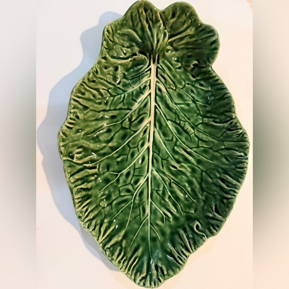 Bordallo Pinheiro Portugal Cabbage Leaf Large 16”x10”Serving Platter Curved Leaf